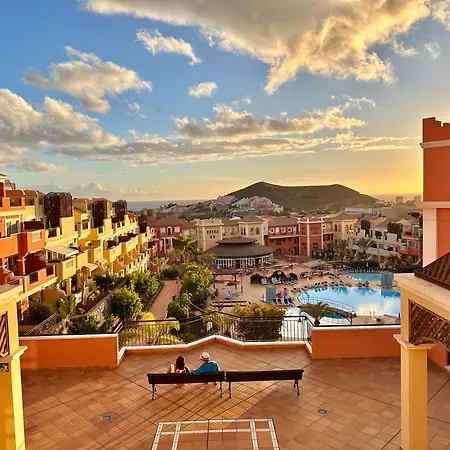 Sunset 5 & Heated Pool Apartment